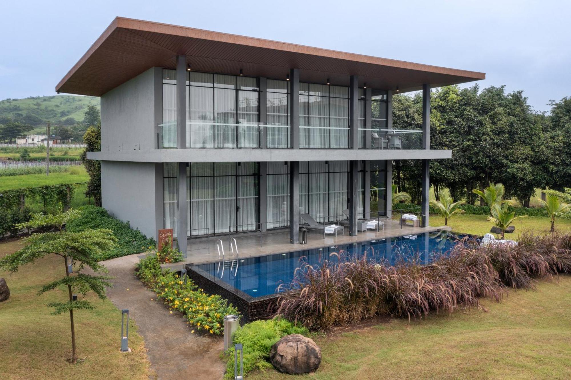 Hotel Beyond By Sula à Nashik Extérieur photo