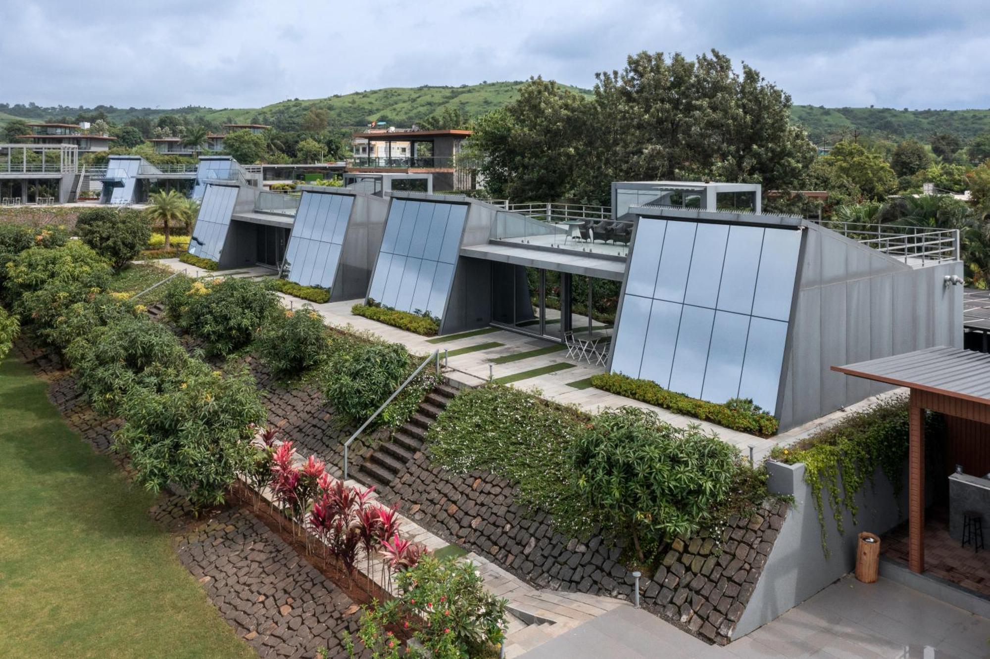 Hotel Beyond By Sula à Nashik Extérieur photo