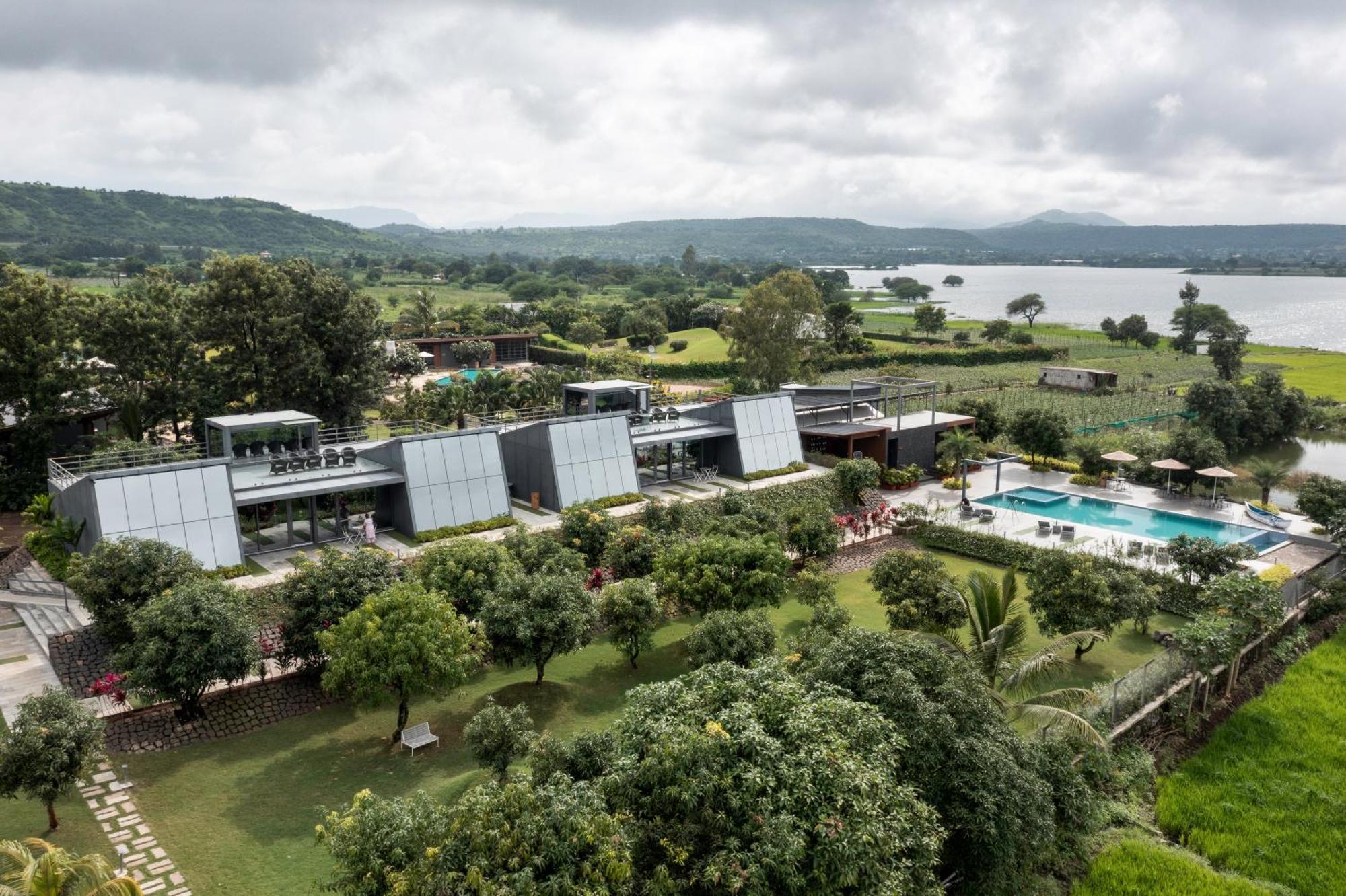 Hotel Beyond By Sula à Nashik Extérieur photo