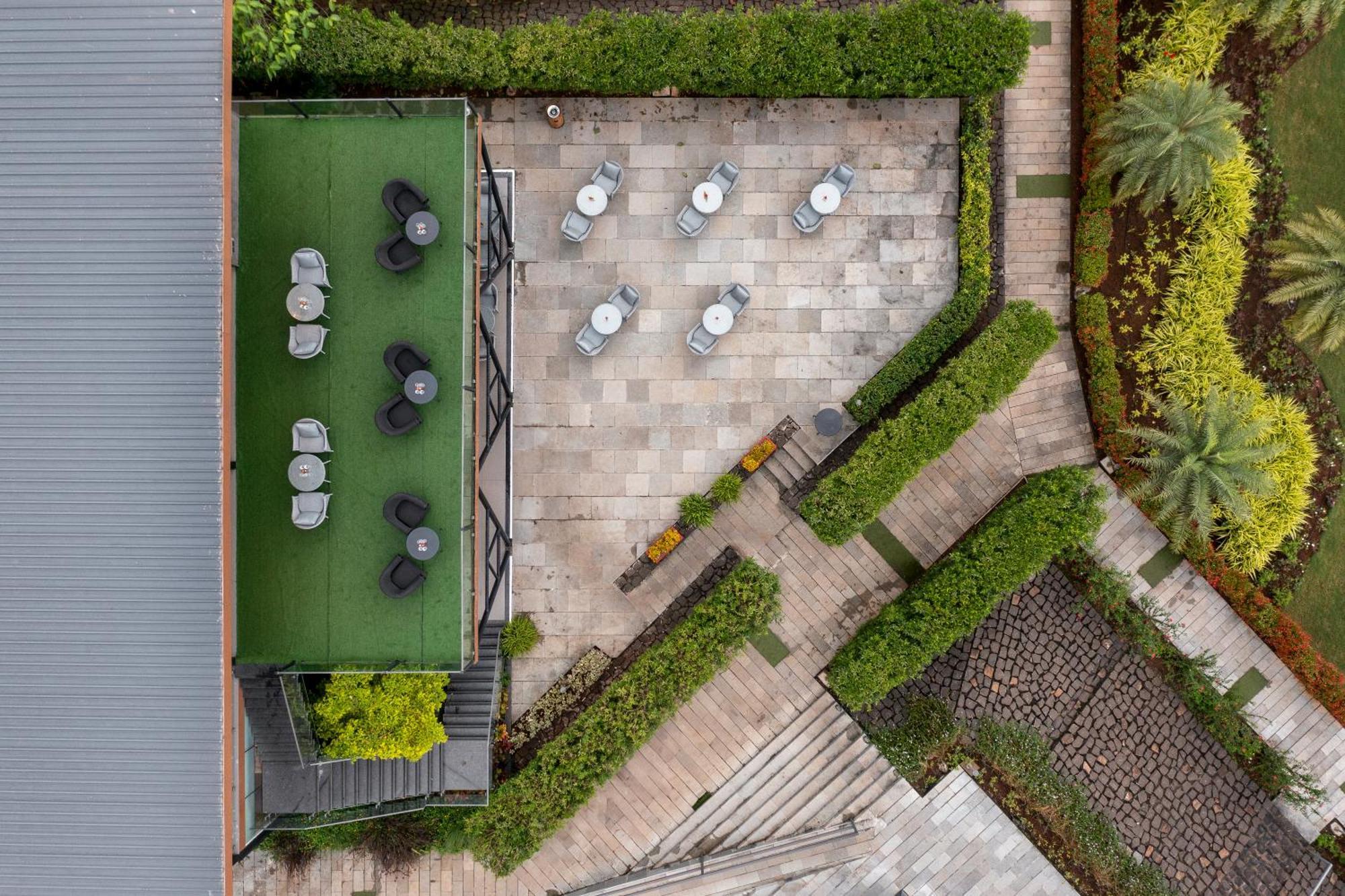 Hotel Beyond By Sula à Nashik Extérieur photo