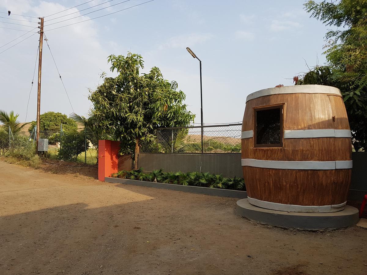 Hotel Beyond By Sula à Nashik Extérieur photo