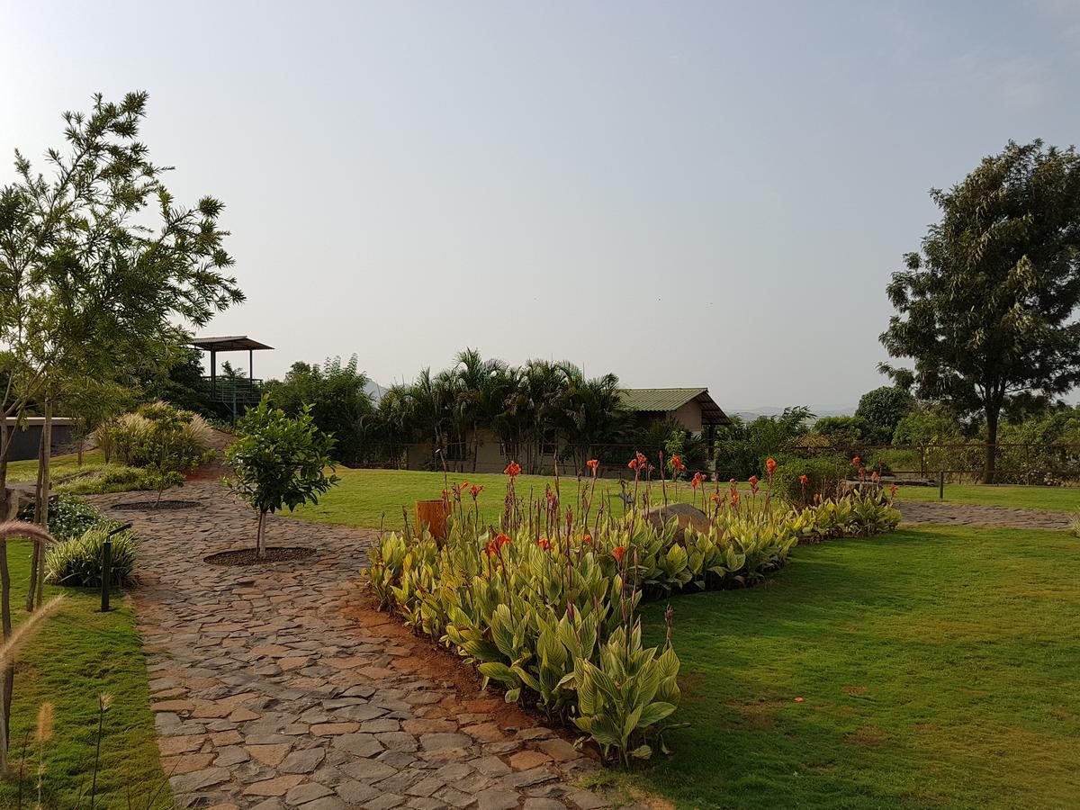 Hotel Beyond By Sula à Nashik Extérieur photo